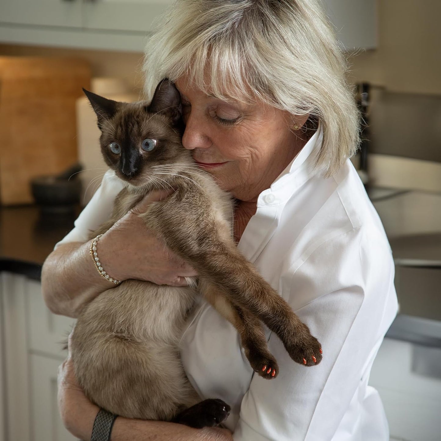 Soft Claws Cat Nail Caps for Small Cats–(40 Caps, Pink Sparkle)-Made in USA-Veterinarian-Developed, Non-Toxic | Protects Furniture & Skin-Easy to Apply, Long-Lasting Anti-Scratch Soft Cat Claw Covers